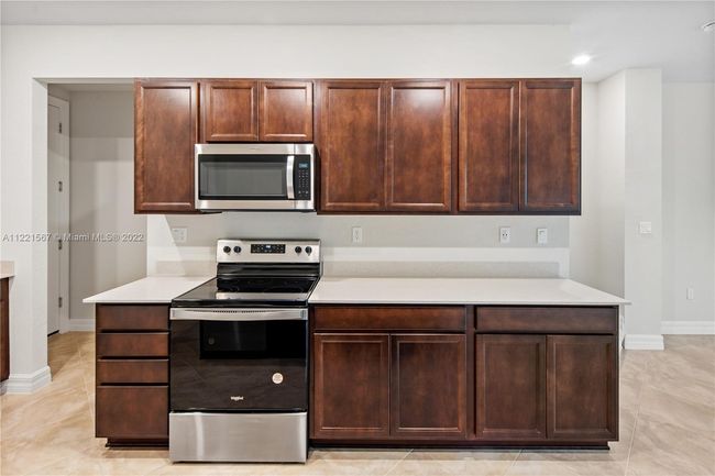 E - 4488 E Appleton Cir E, Townhouse with 3 bedrooms, 3 bathrooms and null parking in Oakland Park FL | Image 4
