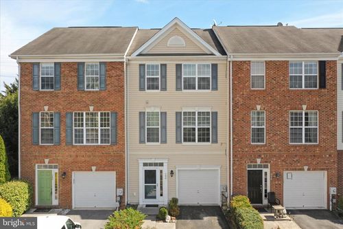 384 Starkeys Lndg, SHEPHERDSTOWN, WV, 25443-4818 | Card Image