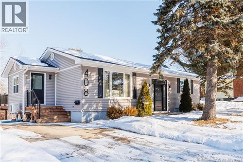 408 Gardiner St, Oromocto, NB, E2V1G3 | Card Image