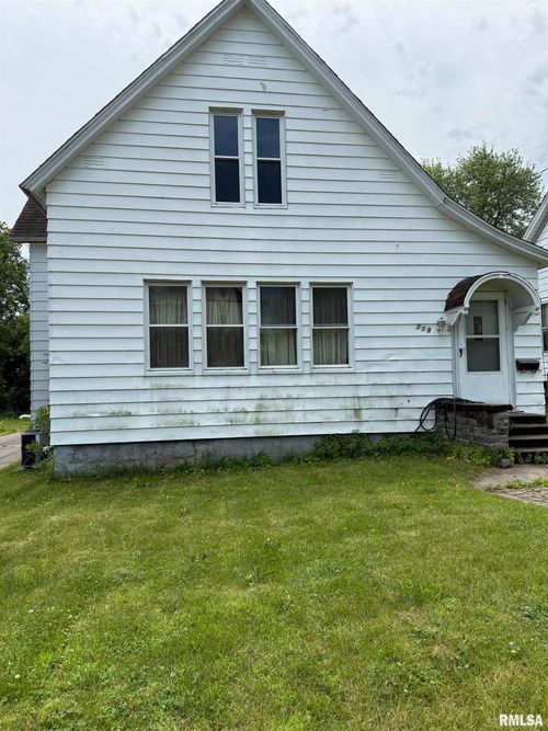 739 15th Ave S, Clinton, IA, 52732-6303 | Card Image