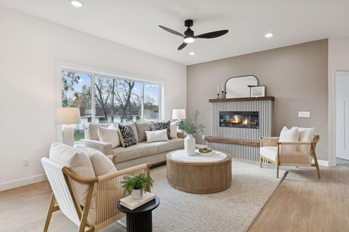 802 Dutton Dr, Ellendale, MN, 56026-5501 | Card Image
