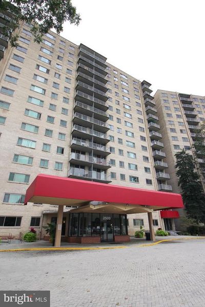 425 - 2500 N Van Dorn Street, Condo with 2 bedrooms, 2 bathrooms and null parking in ALEXANDRIA VA | Image 1