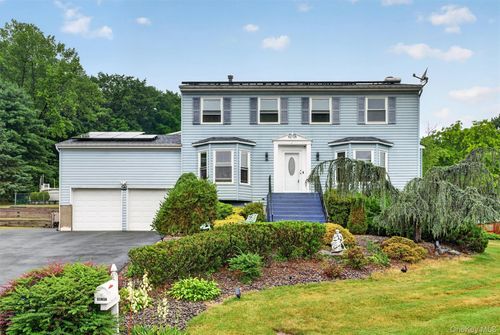 4 Shaker Ct, New Windsor, NY, 12553-8041 | Card Image