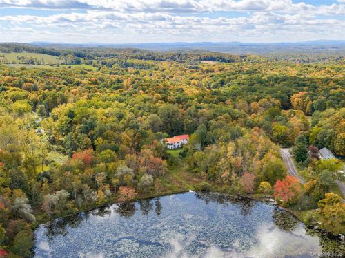 40 W Hunns Lake Rd, Stanfordville, NY, 12581-5609 | Card Image
