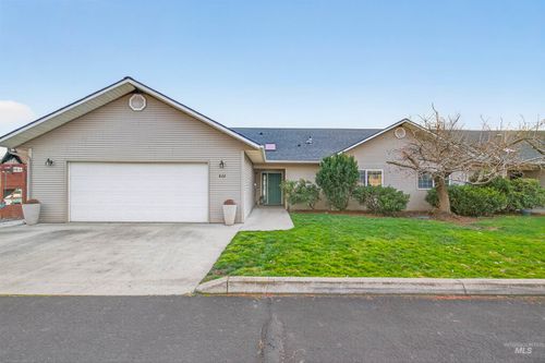 822 15th Ave, Lewiston, ID, 83501-3722 | Card Image