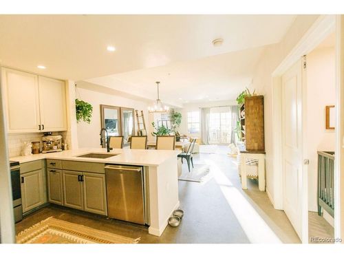 4d-925 N Lincoln St, Denver, CO, 80203 | Card Image