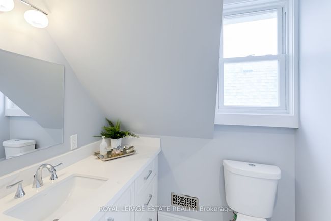 7 Delaware Ave, House attached with 5 bedrooms, 5 bathrooms and 1 parking in Toronto ON | Image 37