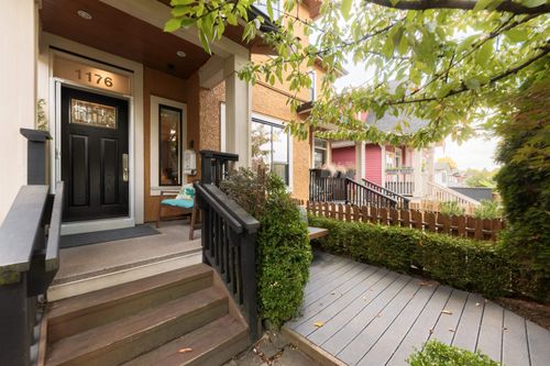 1176 E King Edward Ave, Vancouver, BC, V5V2G2 | Card Image