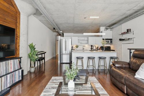 204-42 Camden St, Toronto, ON, M5V1V1 | Card Image
