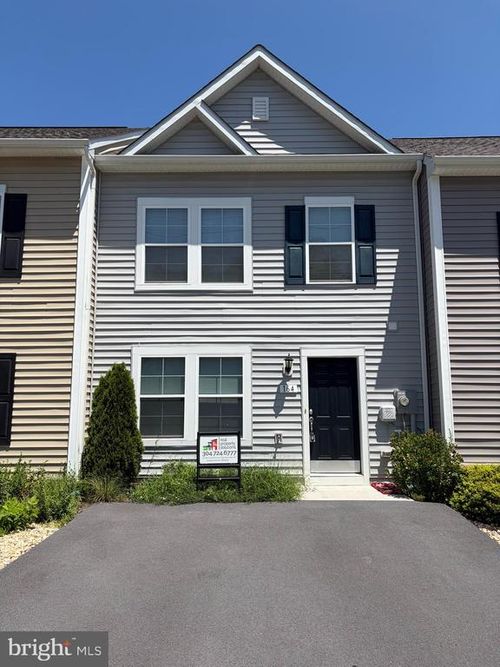 164 Scotch Pine Dr, BUNKER HILL, WV, 25413-2100 | Card Image