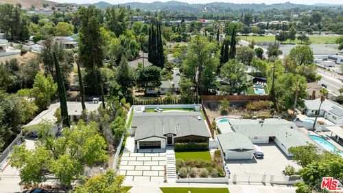 20748 Burbank Blvd, Woodland Hills, CA, 91367-6810 | Card Image