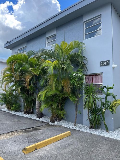 4-2010 Sw 6th St, Miami, FL, 33135-3233 | Card Image