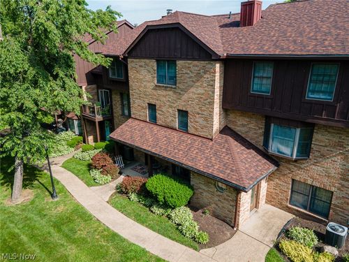 16 Acorn Ln, Coshocton, OH, 43812-2468 | Card Image