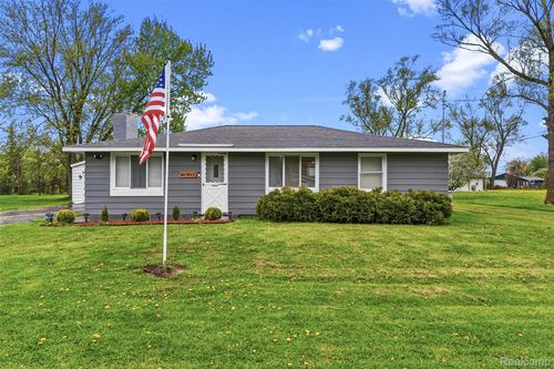 3102 Coin Street, Burton, MI, 48519 | Card Image