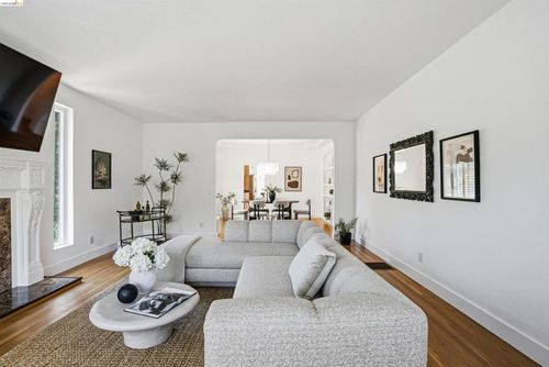 2237 Trafalgar Pl, Oakland, CA, 94611-3246 | Card Image