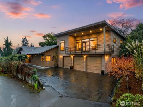 4322 29th Ave W, Seattle, WA, 98199-1447 | Card Image