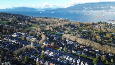 3993 W 10th Ave, House other with 6 bedrooms, 2 bathrooms and null parking in Vancouver BC | Image 2