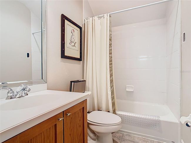 Garage Apartment Bath | Image 19
