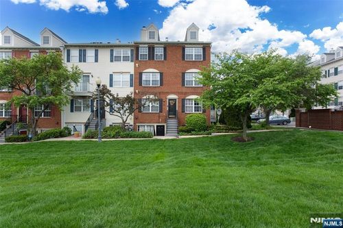 89 Vaughan Dr, Newark, NJ, 07103-3468 | Card Image