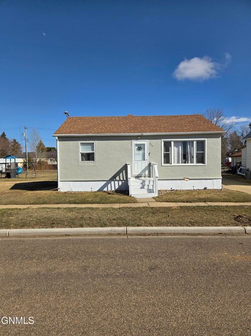 217 4th St N, Richardton, ND, 58652-7115 | Card Image
