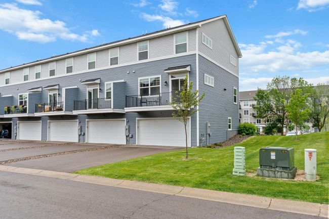 3141 Clover Ridge Dr, Townhouse with 3 bedrooms, 3 bathrooms and null parking in Chaska MN | Image 37