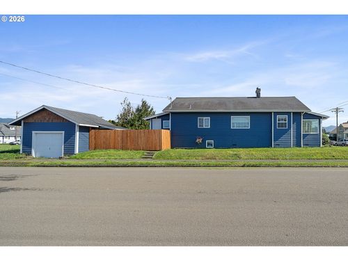 1802 8th St, Tillamook, OR, 97141-3704 | Card Image