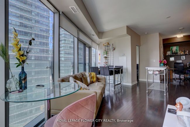 1407 - 12 York St, Condo with 2 bedrooms, 2 bathrooms and null parking in Toronto ON | Image 12