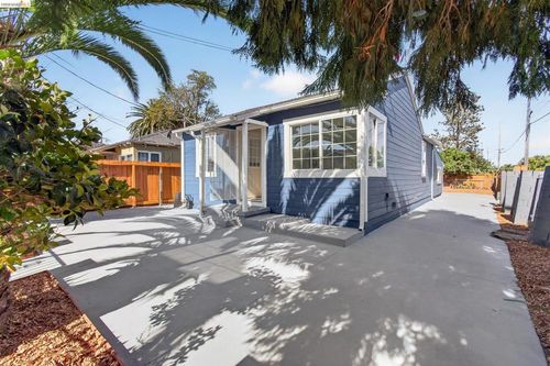 697 Nevada St, Oakland, CA, 94603-2217 | Card Image