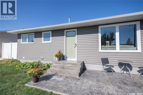 1308 Stadacona St W, Moose Jaw, SK, S6H6M9 | Card Image