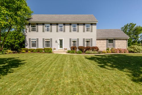 9917409 Meadow Creek Way, Germantown, WI, 53022-6415 | Card Image