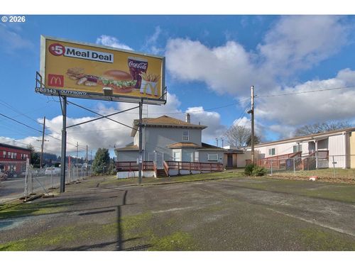 8523 Se Stark St, Portland, OR, 97216-1139 | Card Image