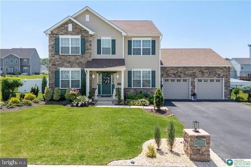 1043 Lisa Ln, Easton, PA, 18045-2039 | Card Image