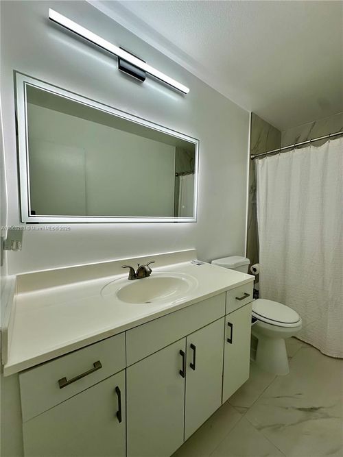 0-1831 Sw 24th St, Fort Lauderdale, FL, 33315-1856 | Card Image