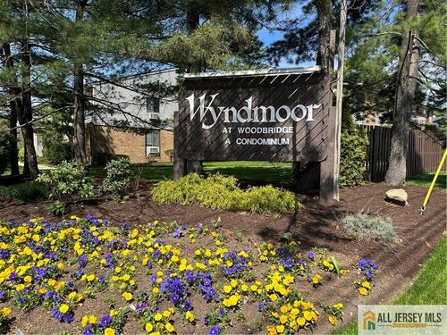 414-414 Cricket Ln, Woodbridge, NJ, 07095-1525 | Card Image
