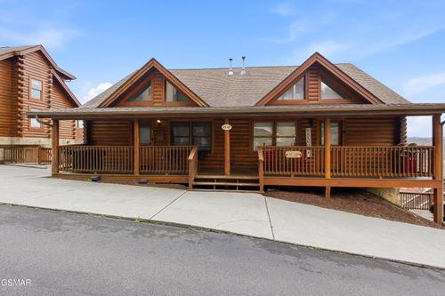 423 Big Bear Way, Pigeon Forge, TN, 37863-6232 | Card Image