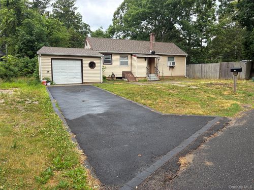86 N Washington Ave, Centereach, NY, 11720-2149 | Card Image