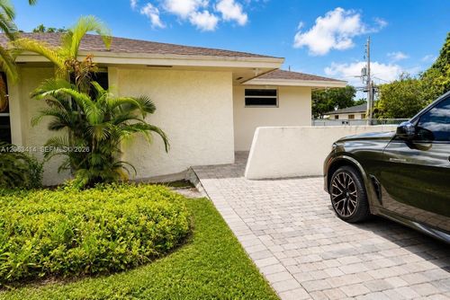 5782-5780 Sw 61st St, Miami, FL, 33143-2332 | Card Image