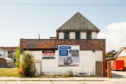 3939 3rd St, Detroit, MI, 48201-1609 | Card Image