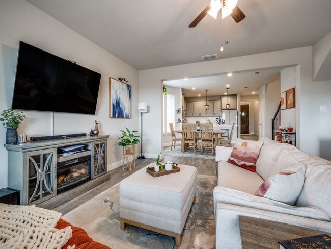 Designed for both everyday living and entertaining. | Image 7