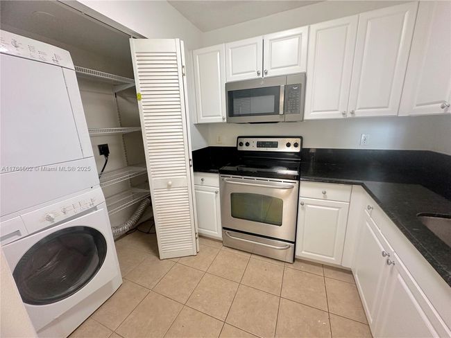 APT-302 - 2731 Ocean Club Blvd, Condo with 2 bedrooms, 2 bathrooms and null parking in Hollywood FL | Image 12