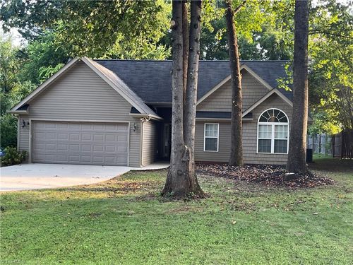 509 W Minneola St, Gibsonville, NC, 27249-2060 | Card Image