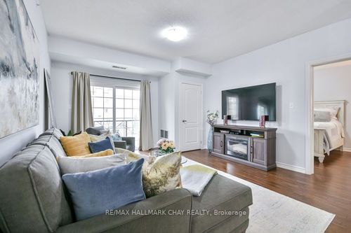 207-43 Ferndale Dr S, Barrie, ON, L4N5W6 | Card Image
