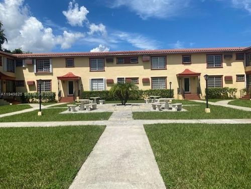 apt-22w-661 Sw 11th St, Miami, FL, 33129-1047 | Card Image