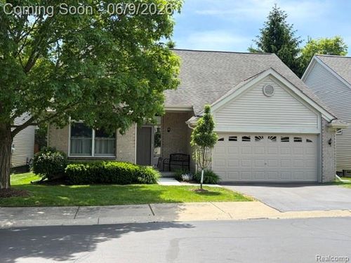 5523 Ashby Ct, Waterford, MI, 48327-3094 | Card Image