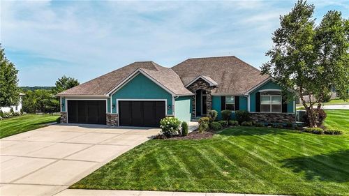 9208 Sw Whispy Way, Lee's Summit, MO, 64064-7924 | Card Image