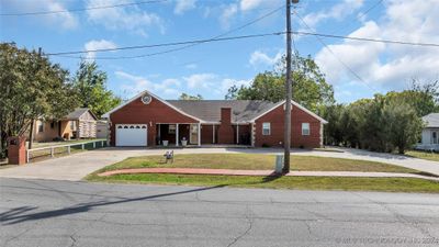 924 9th Se, House other with 3 bedrooms, 2 bathrooms and null parking in Ardmore OK | Image 1