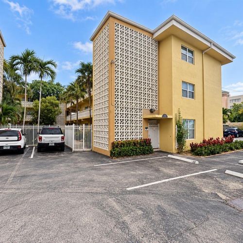 110-815 Middle River Dr, Fort Lauderdale, FL, 33304-3504 | Card Image