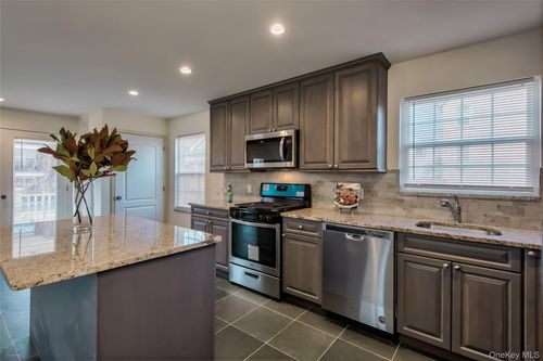 1st-fl-36 Carney St, Glen Cove, NY, 11542-3614 | Card Image