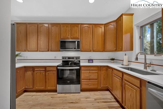 201 - 164 Evergreen Springs Ct, Condo with 2 bedrooms, 3 bathrooms and null parking in Blowing Rock NC | Image 7