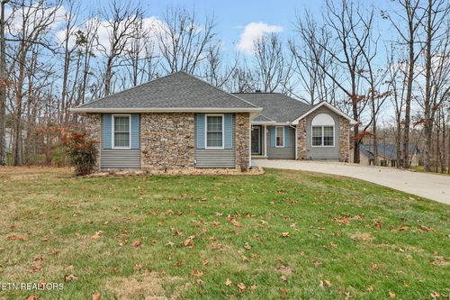 121 Saint George Dr, Crossville, TN, 38558-8846 | Card Image